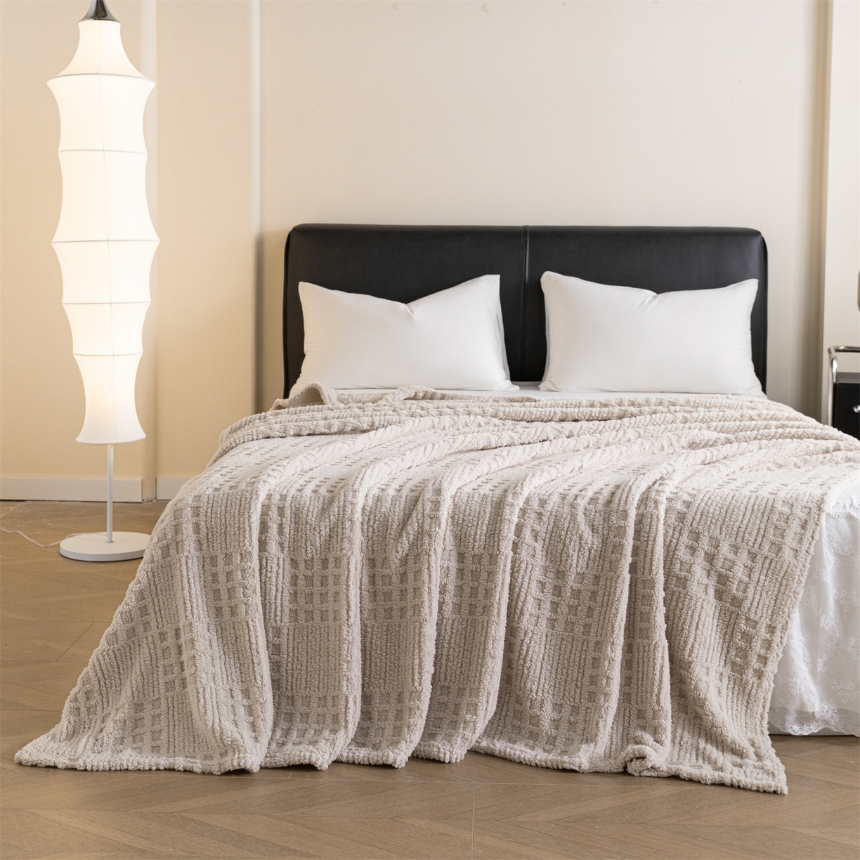 91家纺网 家纺一手货源 找家纺 梵心家纺 2025新款塔芙绒纯色华夫格提花毛毯多功能舒棉绒盖毯午睡毛毯-跨境电商 华夫格-浅咖