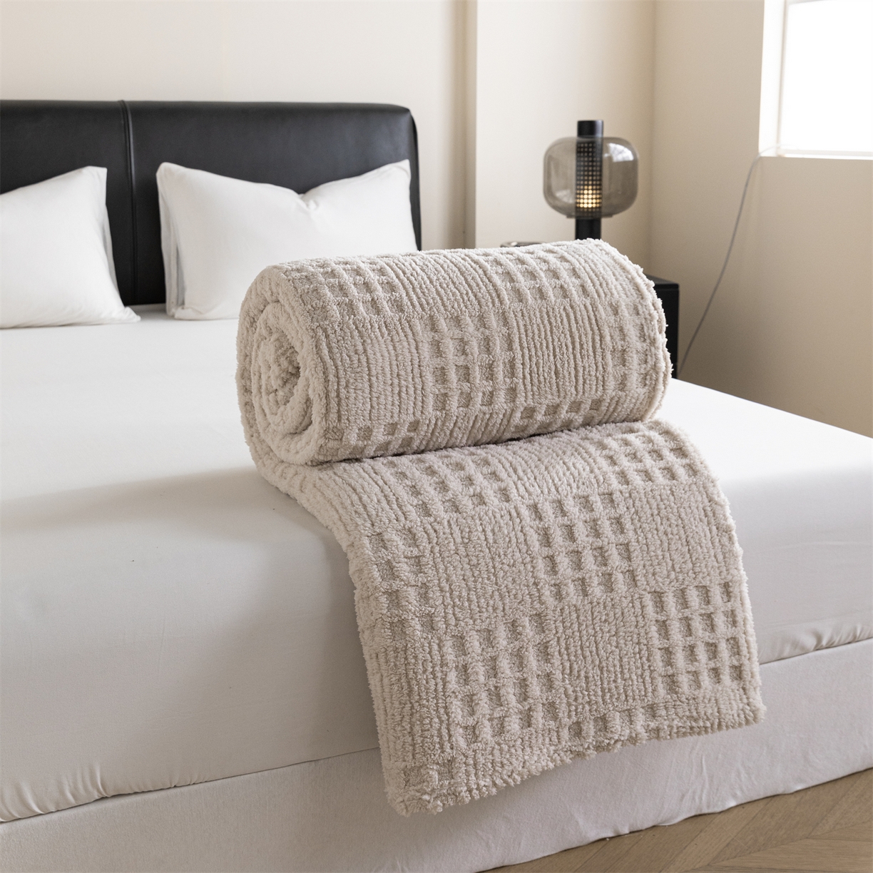 91家纺网 家纺一手货源 找家纺 梵心家纺 2025新款塔芙绒纯色华夫格提花毛毯多功能舒棉绒盖毯午睡毛毯-跨境电商 华夫格-浅咖