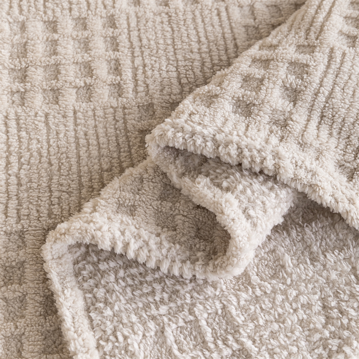 91家纺网 家纺一手货源 找家纺 梵心家纺 2025新款塔芙绒纯色华夫格提花毛毯多功能舒棉绒盖毯午睡毛毯-跨境电商 华夫格-浅咖