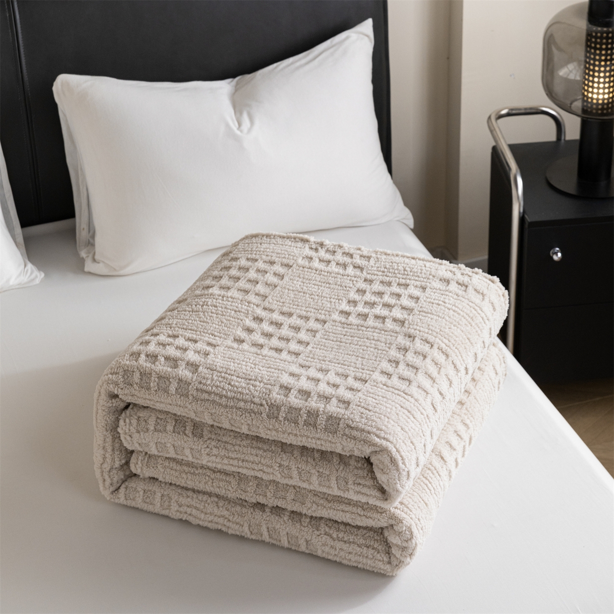 91家纺网 家纺一手货源 找家纺 梵心家纺 2025新款塔芙绒纯色华夫格提花毛毯多功能舒棉绒盖毯午睡毛毯-跨境电商 华夫格-浅咖