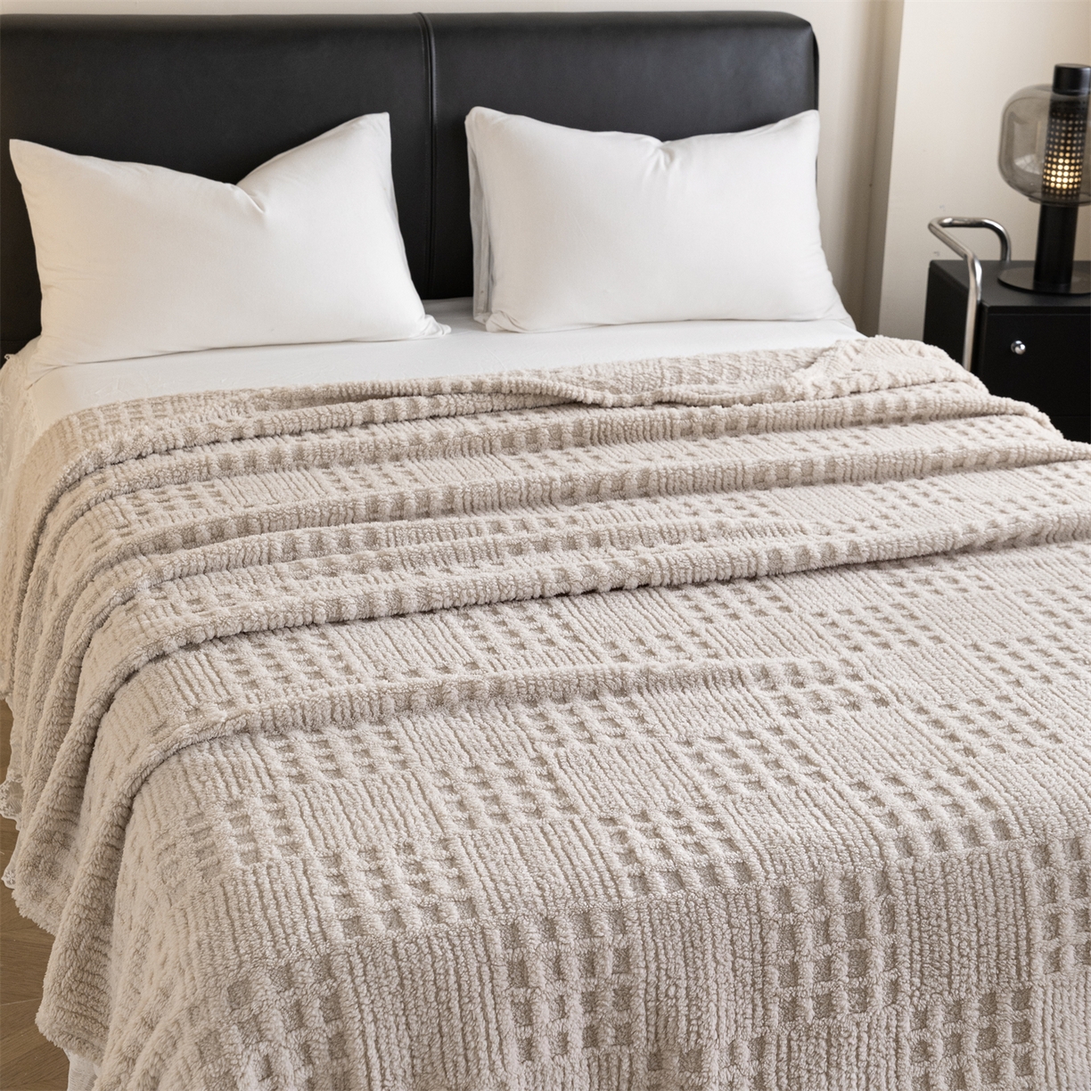 91家纺网 家纺一手货源 找家纺 梵心家纺 2025新款塔芙绒纯色华夫格提花毛毯多功能舒棉绒盖毯午睡毛毯-跨境电商 华夫格-浅咖