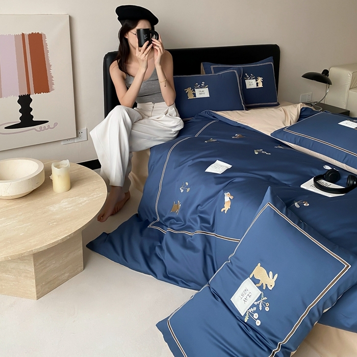 91家纺网 家纺一手货源 找家纺 初拾 2025新款100s全棉纯棉治愈系绣花四件套-雏菊兔 雏菊兔-藏青