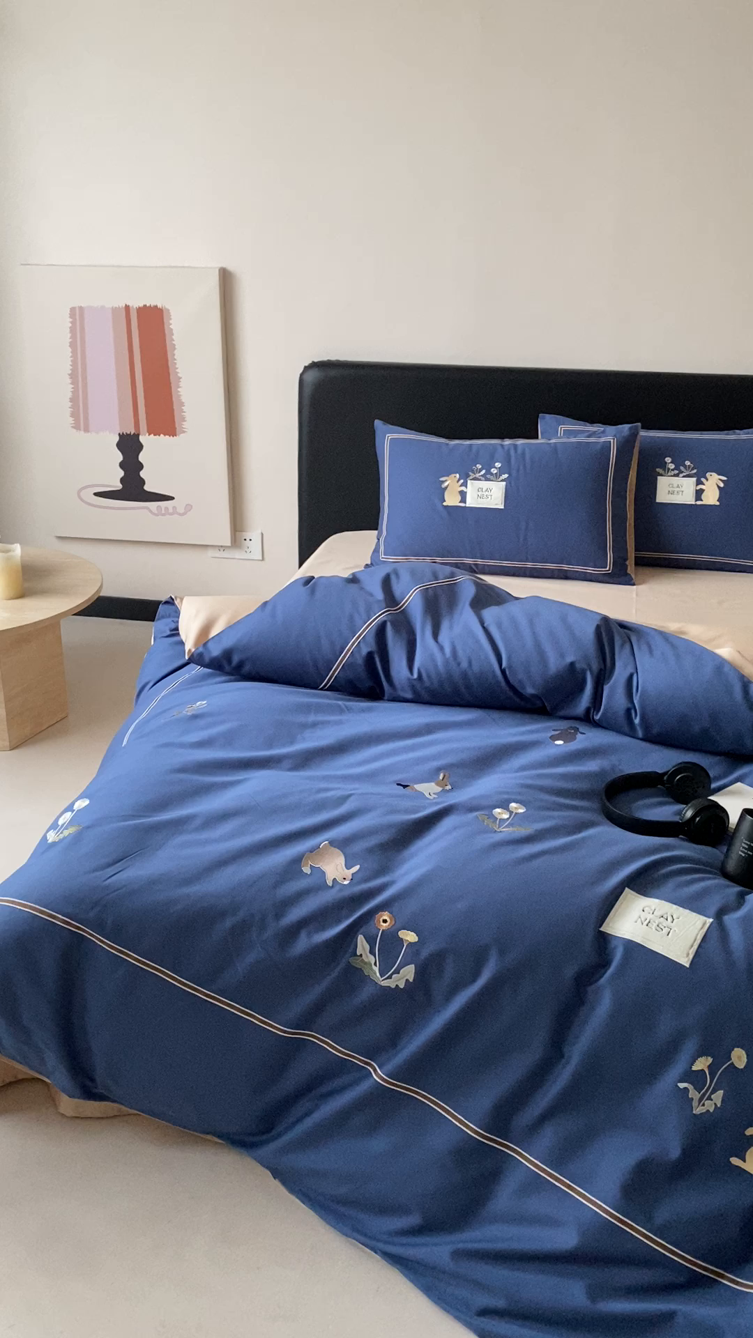 91家纺网 家纺一手货源 找家纺 初拾 2025新款100s全棉纯棉治愈系绣花四件套-雏菊兔 雏菊兔-藏青