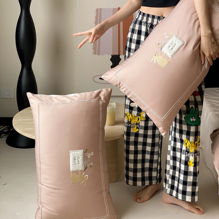 91家纺网 家纺一手货源 找家纺 初拾 2025新款100s全棉纯棉治愈系绣花四件套-雏菊兔 雏菊兔-奶茶