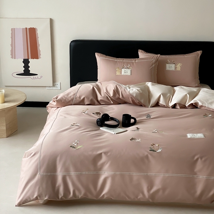 91家纺网 家纺一手货源 找家纺 初拾 2025新款100s全棉纯棉治愈系绣花四件套-雏菊兔 雏菊兔-奶茶