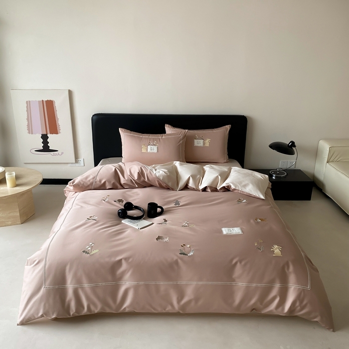 91家纺网 家纺一手货源 找家纺 初拾 2025新款100s全棉纯棉治愈系绣花四件套-雏菊兔 雏菊兔-奶茶