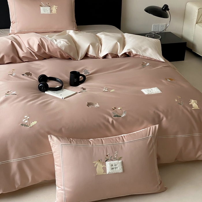 91家纺网 家纺一手货源 找家纺 初拾 2025新款100s全棉纯棉治愈系绣花四件套-雏菊兔 雏菊兔-奶茶