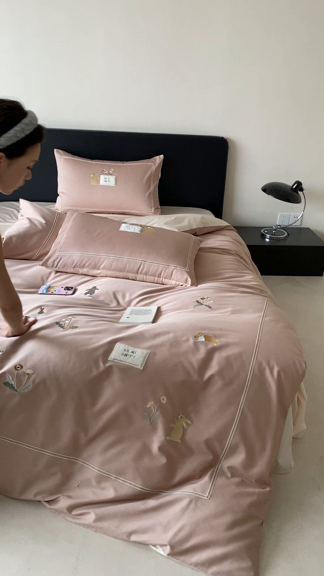 91家纺网 家纺一手货源 找家纺 初拾 2025新款100s全棉纯棉治愈系绣花四件套-雏菊兔 雏菊兔-奶茶