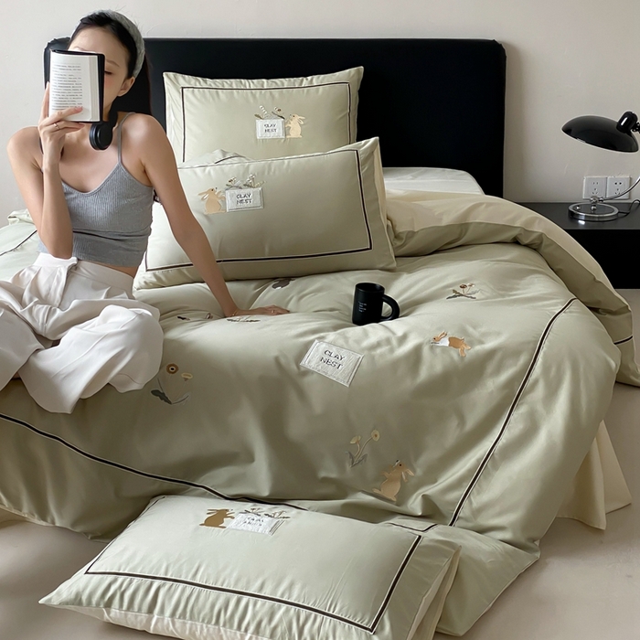 91家纺网 家纺一手货源 找家纺 初拾 2025新款100s全棉纯棉治愈系绣花四件套-雏菊兔 雏菊兔-青草绿