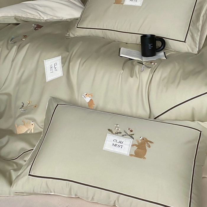 91家纺网 家纺一手货源 找家纺 初拾 2025新款100s全棉纯棉治愈系绣花四件套-雏菊兔 雏菊兔-青草绿