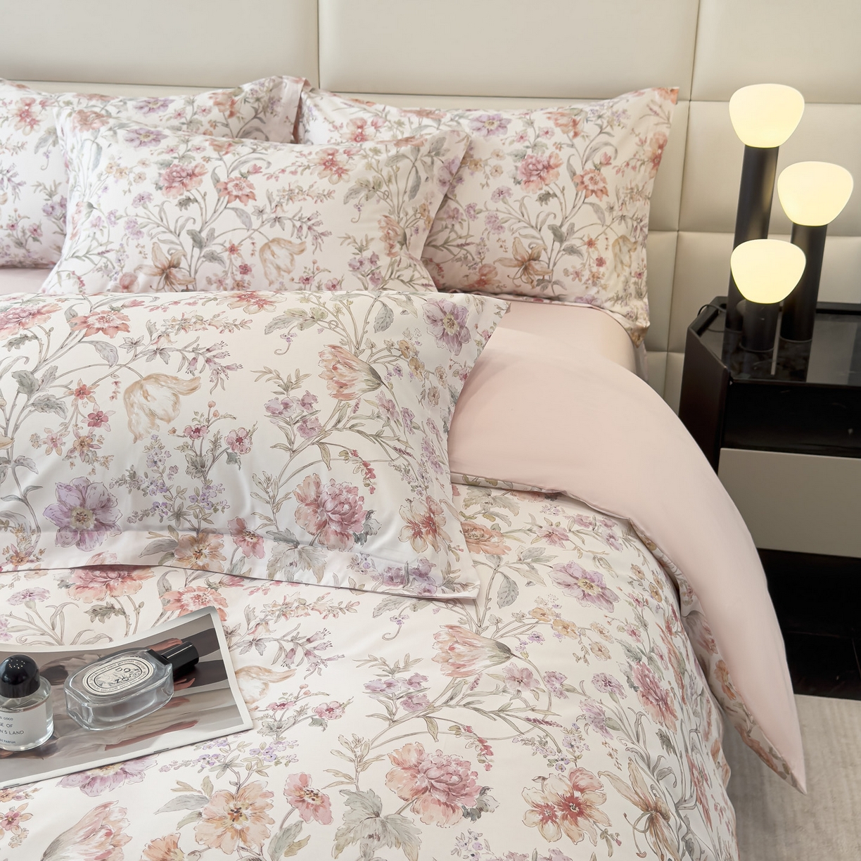 91家纺网 家纺一手货源 找家纺 洺兰家居 2025新款高支高密轻奢数码印花四件套长绒棉纯棉四件套 锦予-粉