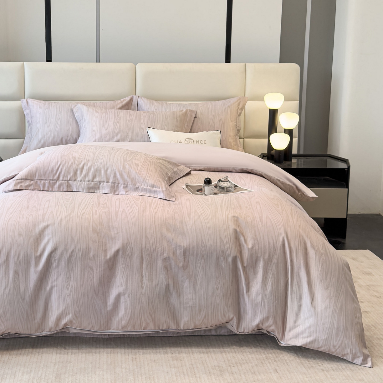 91家纺网 家纺一手货源 找家纺 洺兰家居 2025新款高支高密轻奢数码印花四件套长绒棉纯棉四件套 木纹-棕