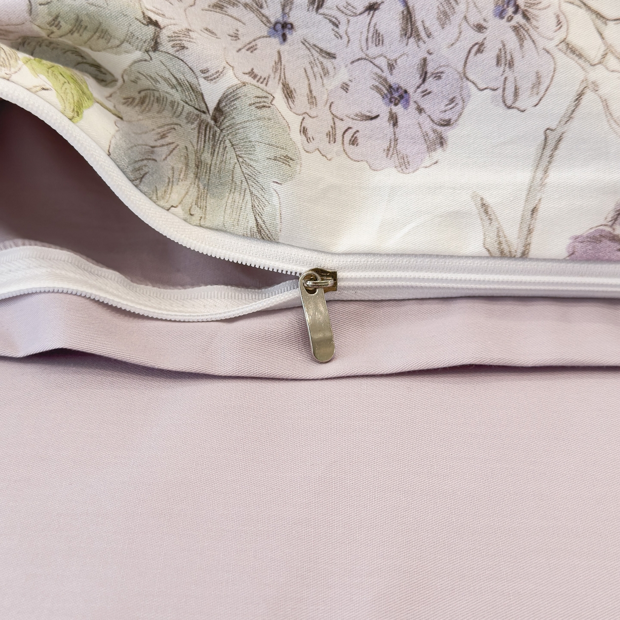 91家纺网 家纺一手货源 找家纺 洺兰家居 2025新款高支高密轻奢数码印花四件套长绒棉纯棉四件套 森与暮-粉