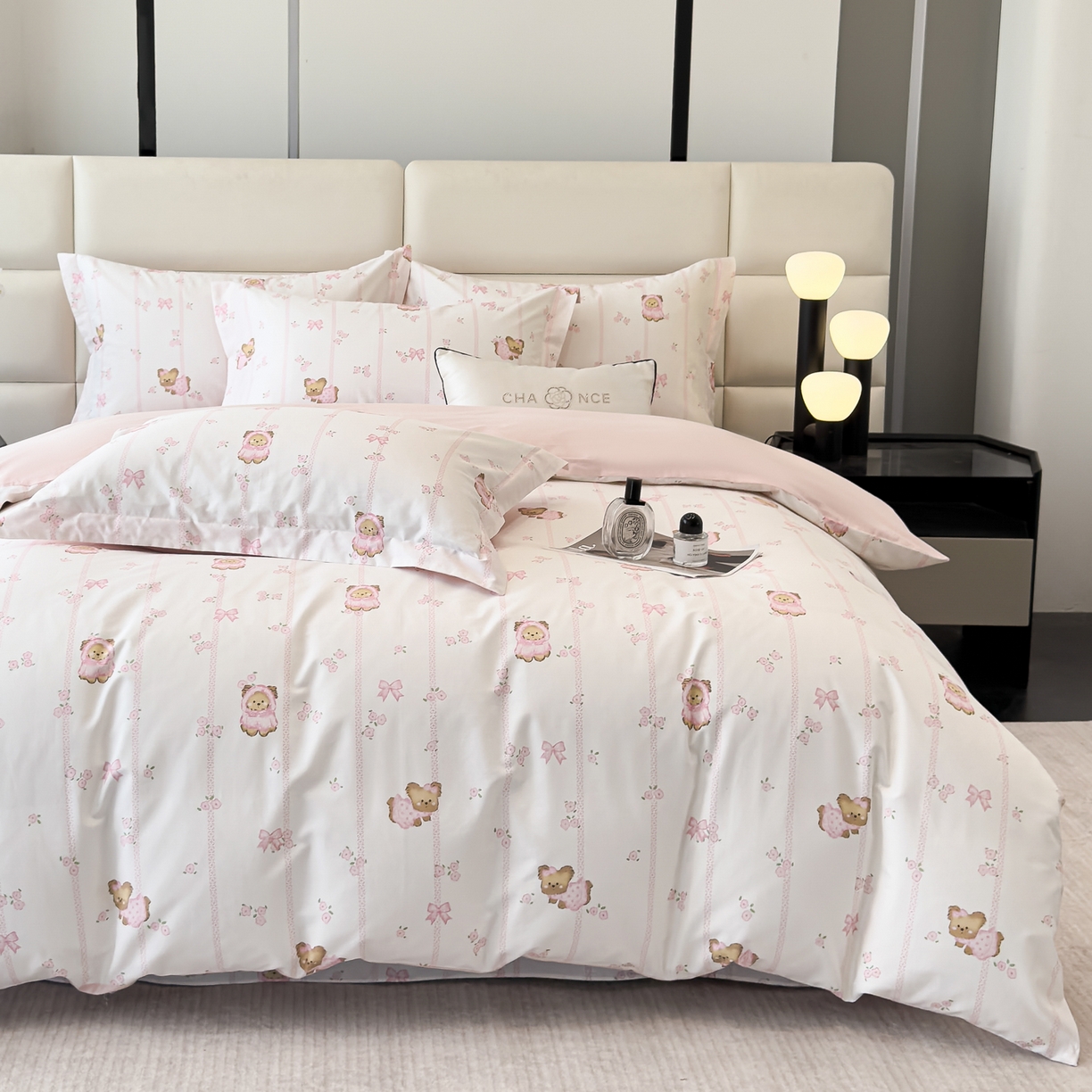 91家纺网 家纺一手货源 找家纺 洺兰家居 2025新款高支高密轻奢数码印花四件套长绒棉纯棉四件套 童趣-粉