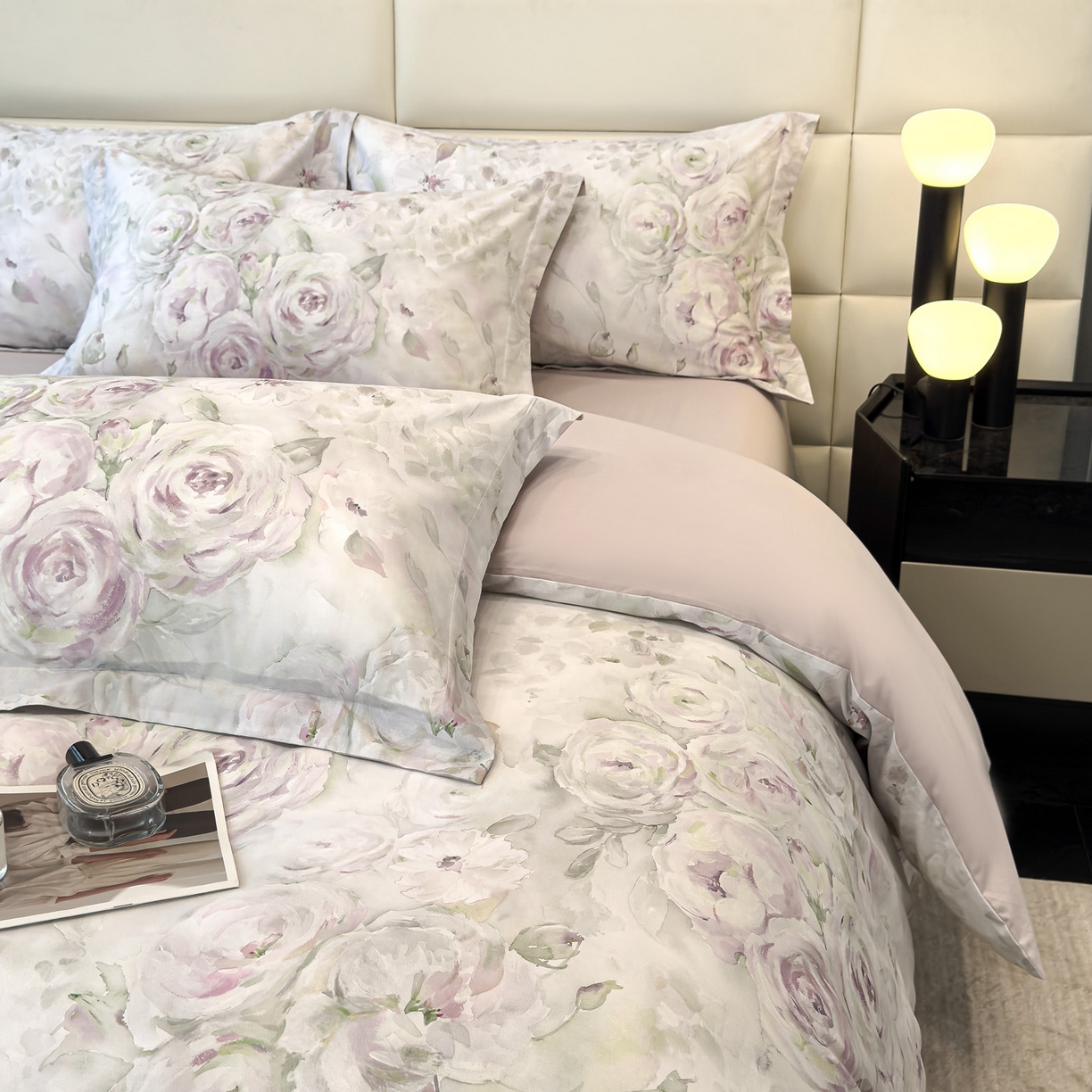 91家纺网 家纺一手货源 找家纺 洺兰家居 2025新款高支高密轻奢数码印花四件套长绒棉纯棉四件套 惜花芷