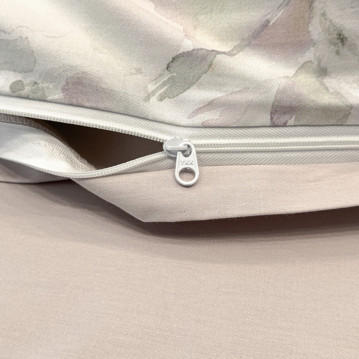 91家纺网 家纺一手货源 找家纺 洺兰家居 2025新款高支高密轻奢数码印花四件套长绒棉纯棉四件套 惜花芷