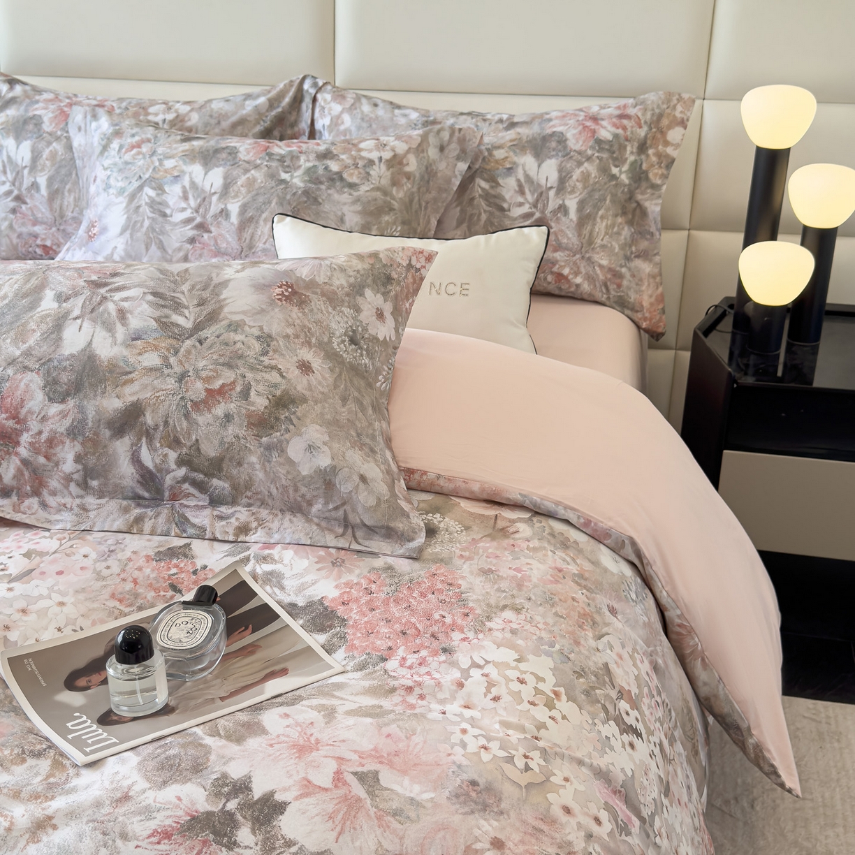 91家纺网 家纺一手货源 找家纺 洺兰家居 2025新款高支高密轻奢数码印花四件套长绒棉纯棉四件套 砚清迟-粉