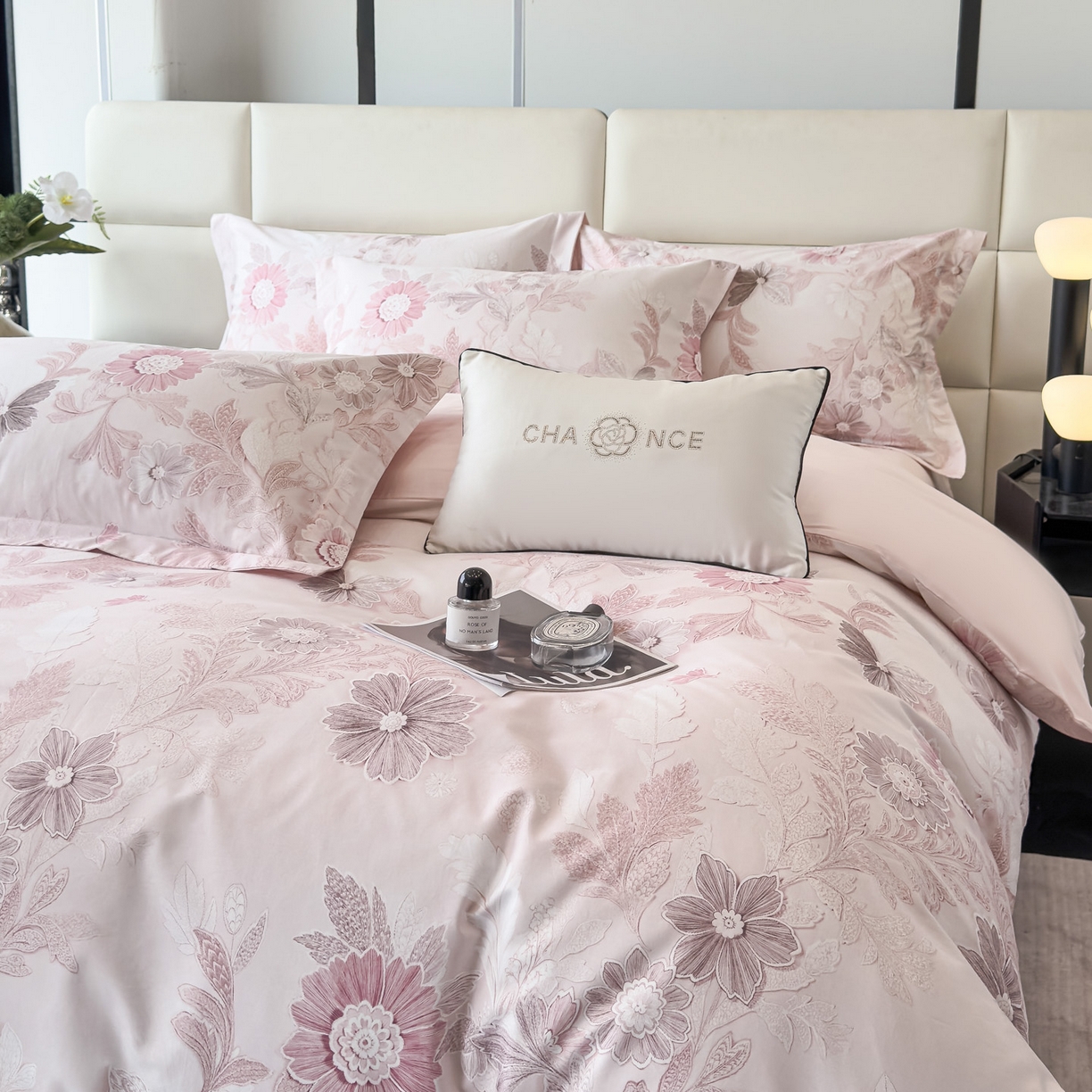 91家纺网 家纺一手货源 找家纺 洺兰家居 2025新款高支高密轻奢数码印花四件套长绒棉纯棉四件套 之简-粉