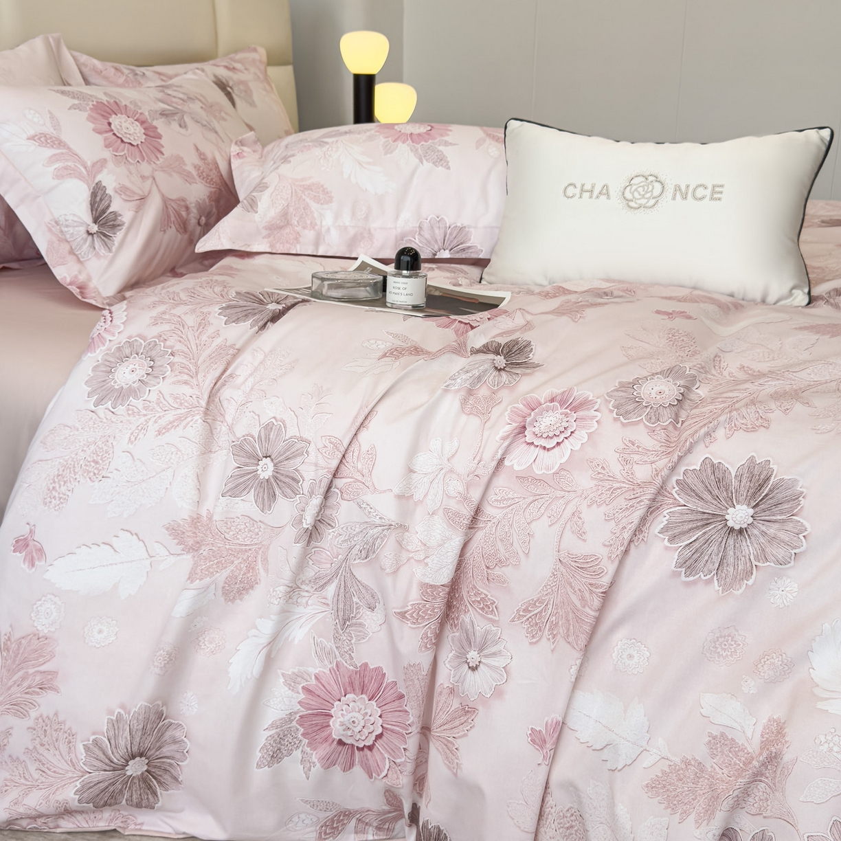 91家纺网 家纺一手货源 找家纺 洺兰家居 2025新款高支高密轻奢数码印花四件套长绒棉纯棉四件套 之简-粉