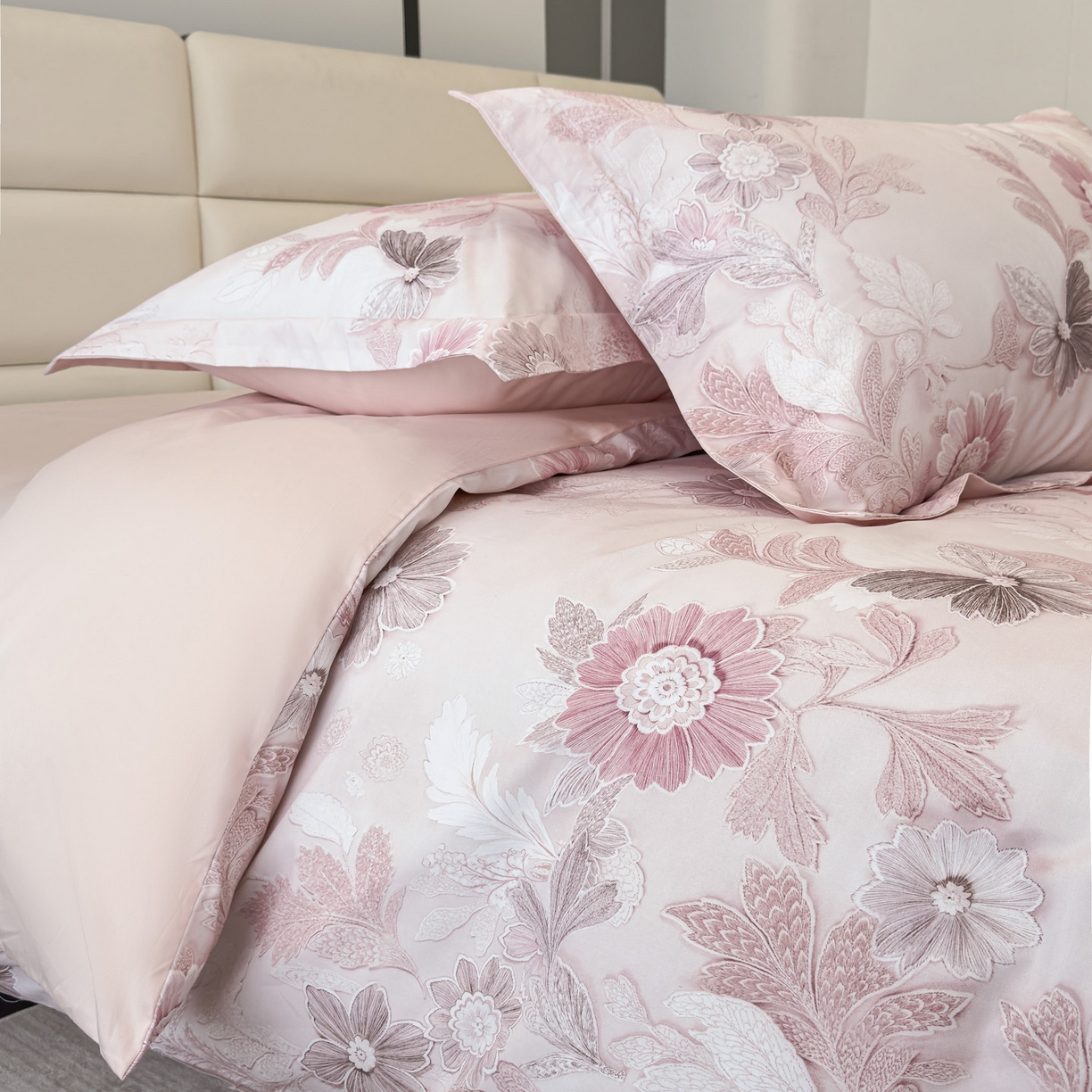 91家纺网 家纺一手货源 找家纺 洺兰家居 2025新款高支高密轻奢数码印花四件套长绒棉纯棉四件套 之简-粉