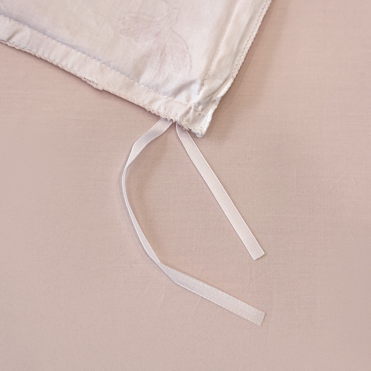 91家纺网 家纺一手货源 找家纺 洺兰家居 2025新款高支高密轻奢数码印花四件套长绒棉纯棉四件套 之简-粉