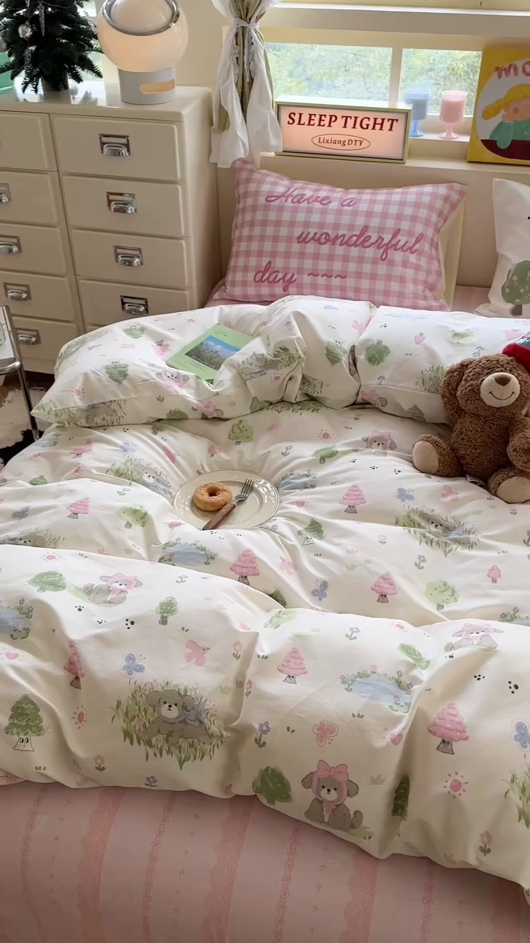 91家纺网 家纺一手货源 找家纺 觅糖家纺 2025新款开学季40支13370全棉纯棉斜纹四件套 春日小熊