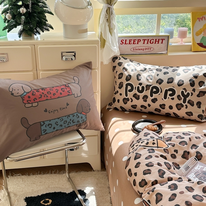 91家纺网 家纺一手货源 找家纺 觅糖家纺 2025新款开学季40支13370全棉纯棉斜纹四件套 腊肠狗咖