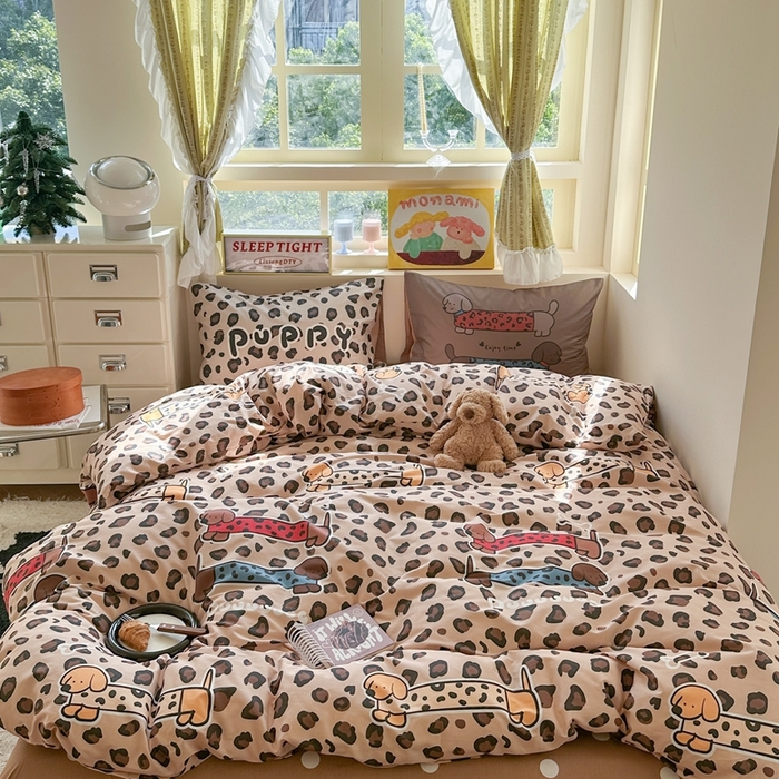 91家纺网 家纺一手货源 找家纺 觅糖家纺 2025新款开学季40支13370全棉纯棉斜纹四件套 腊肠狗咖