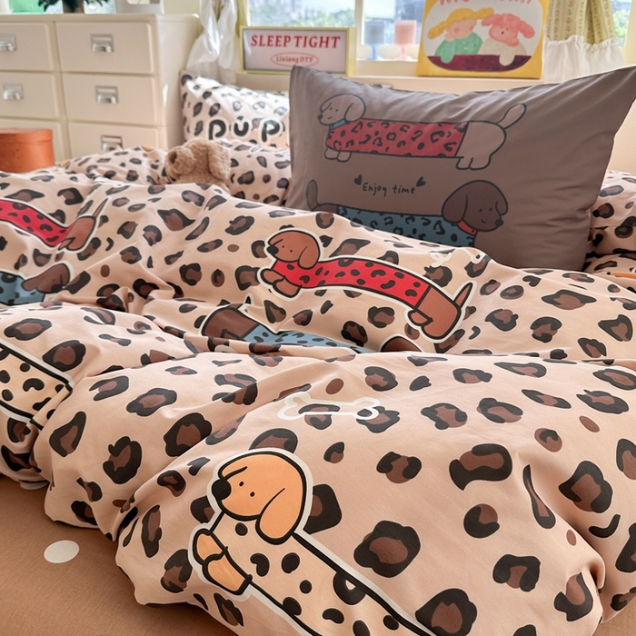 91家纺网 家纺一手货源 找家纺 觅糖家纺 2025新款开学季40支13370全棉纯棉斜纹四件套 腊肠狗咖