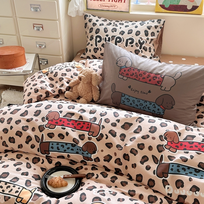 91家纺网 家纺一手货源 找家纺 觅糖家纺 2025新款开学季40支13370全棉纯棉斜纹四件套 腊肠狗咖