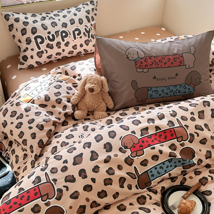 91家纺网 家纺一手货源 找家纺 觅糖家纺 2025新款开学季40支13370全棉纯棉斜纹四件套 腊肠狗咖