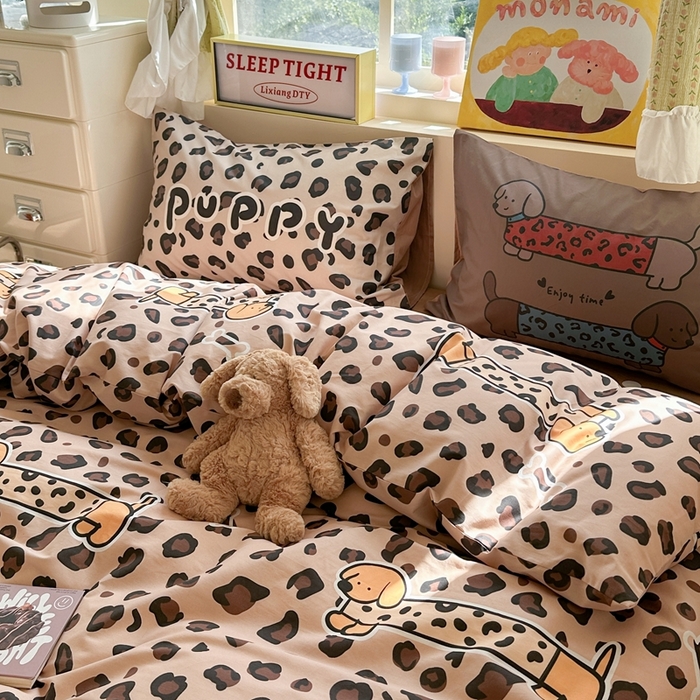 91家纺网 家纺一手货源 找家纺 觅糖家纺 2025新款开学季40支13370全棉纯棉斜纹四件套 腊肠狗咖