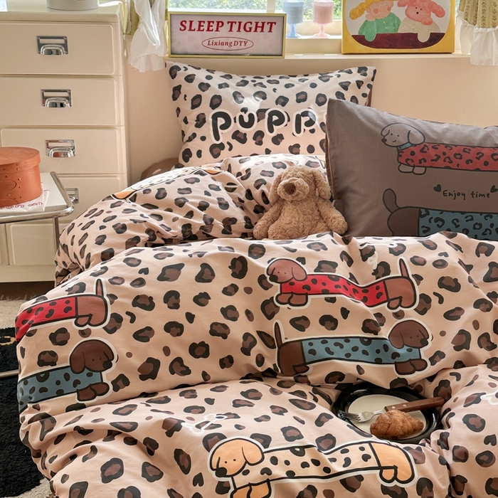 91家纺网 家纺一手货源 找家纺 觅糖家纺 2025新款开学季40支13370全棉纯棉斜纹四件套 腊肠狗咖