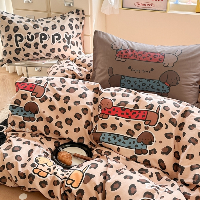 91家纺网 家纺一手货源 找家纺 觅糖家纺 2025新款开学季40支13370全棉纯棉斜纹四件套 腊肠狗咖