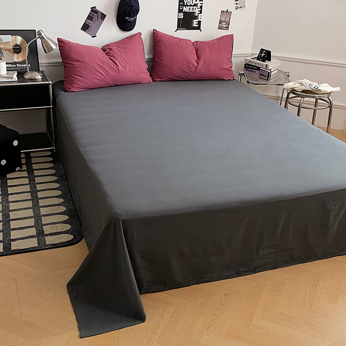 91家纺网 家纺一手货源 找家纺 梦卓家纺 2025爆款ins风超柔褶皱亲肤磨毛水洗棉四件套 石榴红深灰