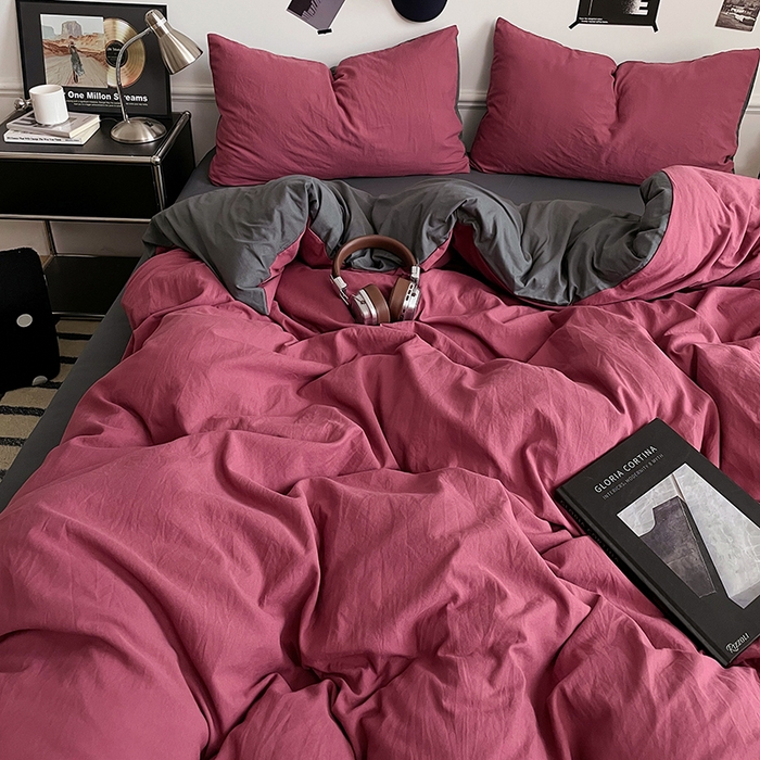 91家纺网 家纺一手货源 找家纺 梦卓家纺 2025爆款ins风超柔褶皱亲肤磨毛水洗棉四件套 石榴红深灰