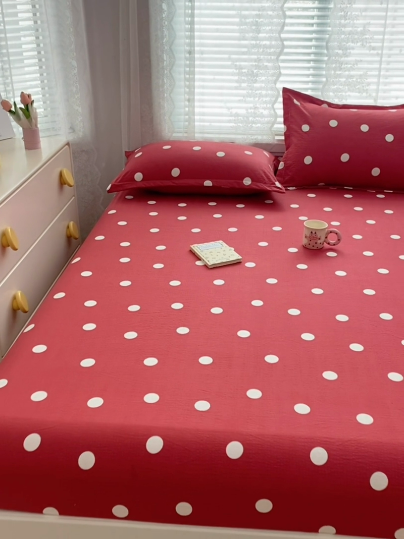 91家纺网 家纺一手货源 找家纺 梦舒羽 2025新款双层纱床笠机洗家用防滑透气床罩床垫床单保护套-缤纷波点 波点-大红色