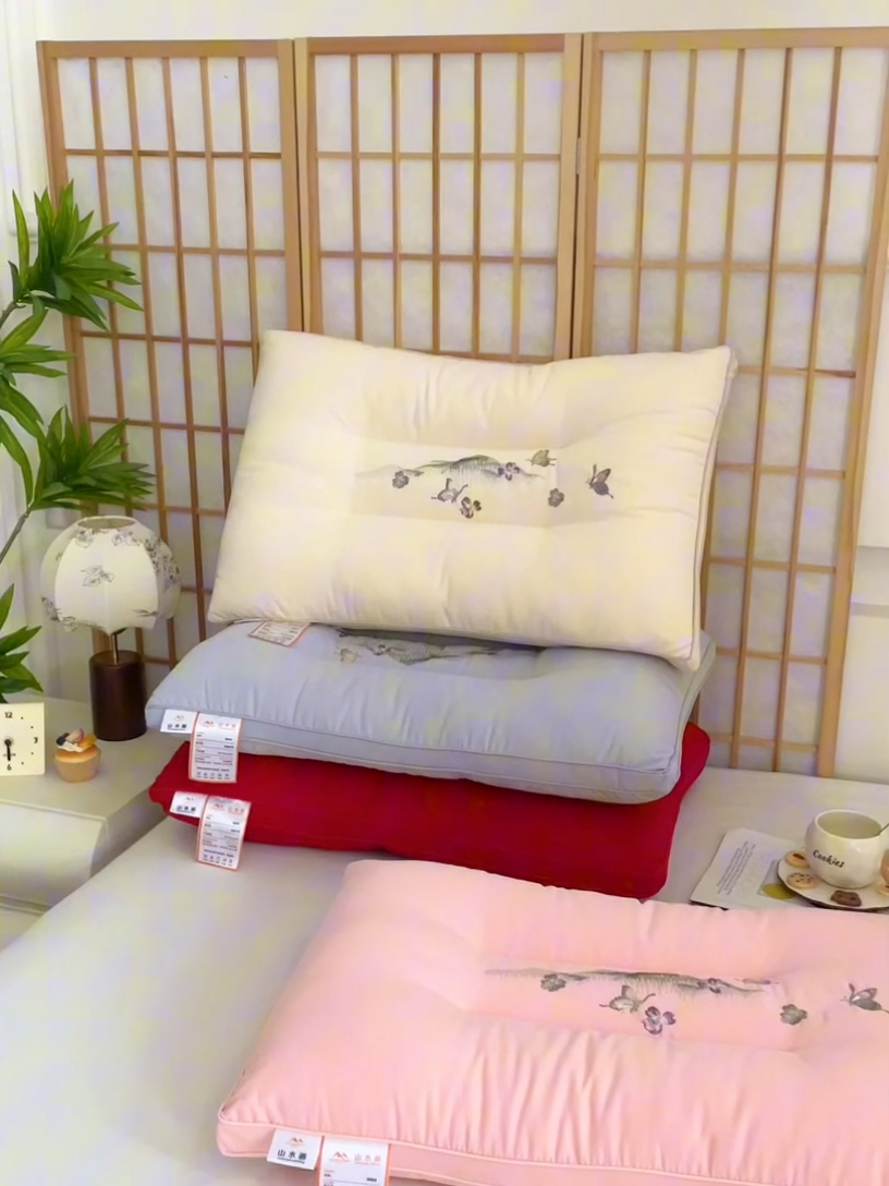 91家纺网 家纺一手货源 找家纺 （总）怡薇格枕芯 2025新款亲肤蝴蝶刺绣糯糯棉护颈枕头枕芯