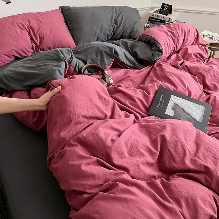 91家纺网 家纺一手货源 找家纺 梦卓家纺 2025爆款ins风超柔褶皱亲肤磨毛水洗棉四件套 石榴红深灰