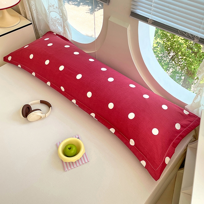 91家纺网 家纺一手货源 找家纺 梦舒羽 2025新款双层纱双人枕套情侣学生长枕芯套枕头内胆套-缤纷波点 波点-大红色