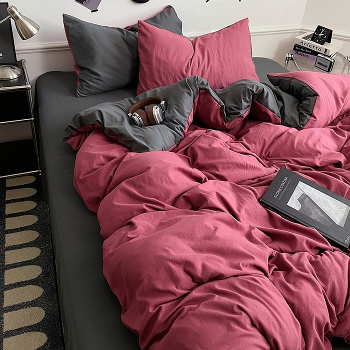 91家纺网 家纺一手货源 找家纺 梦卓家纺 2025爆款ins风超柔褶皱亲肤磨毛水洗棉四件套 石榴红深灰