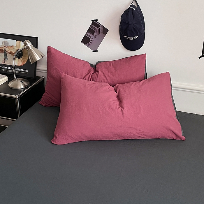 91家纺网 家纺一手货源 找家纺 梦卓家纺 2025爆款ins风超柔褶皱亲肤磨毛水洗棉四件套 石榴红深灰