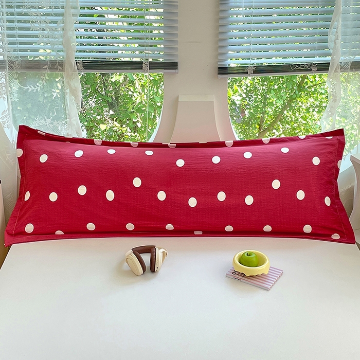 91家纺网 家纺一手货源 找家纺 梦舒羽 2025新款双层纱双人枕套情侣学生长枕芯套枕头内胆套-缤纷波点 波点-大红色