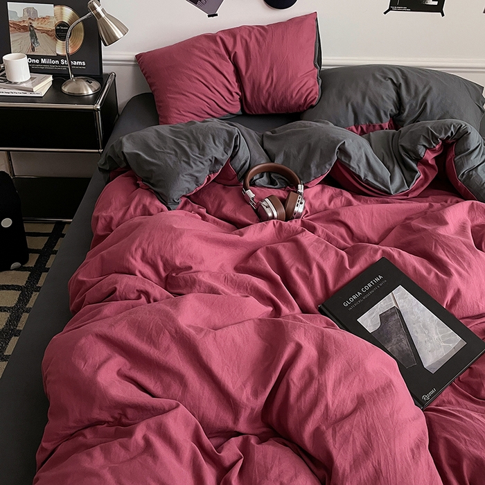 91家纺网 家纺一手货源 找家纺 梦卓家纺 2025爆款ins风超柔褶皱亲肤磨毛水洗棉四件套 石榴红深灰