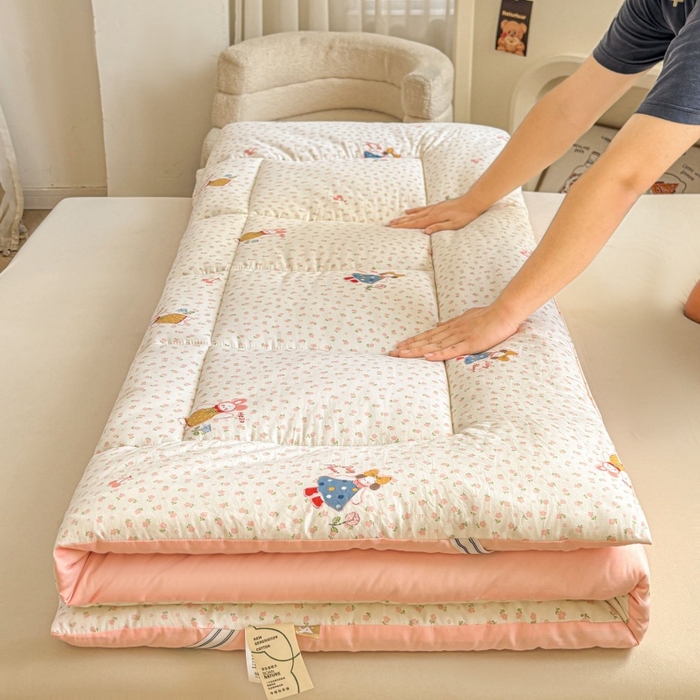 91家纺网 家纺一手货源 找家纺 魅图家纺 2025新款A类云朵棉印花棉花软床垫床褥子 玫瑰女孩