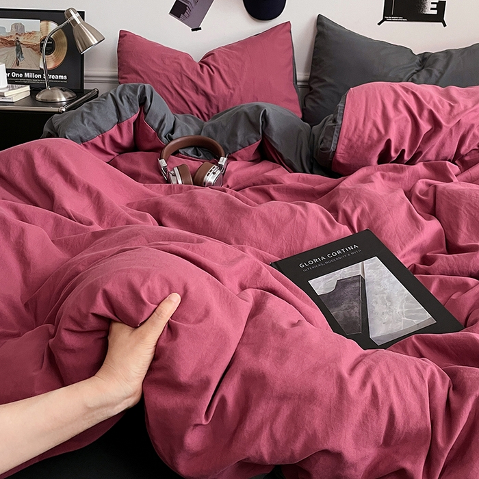 91家纺网 家纺一手货源 找家纺 梦卓家纺 2025爆款ins风超柔褶皱亲肤磨毛水洗棉四件套 石榴红深灰