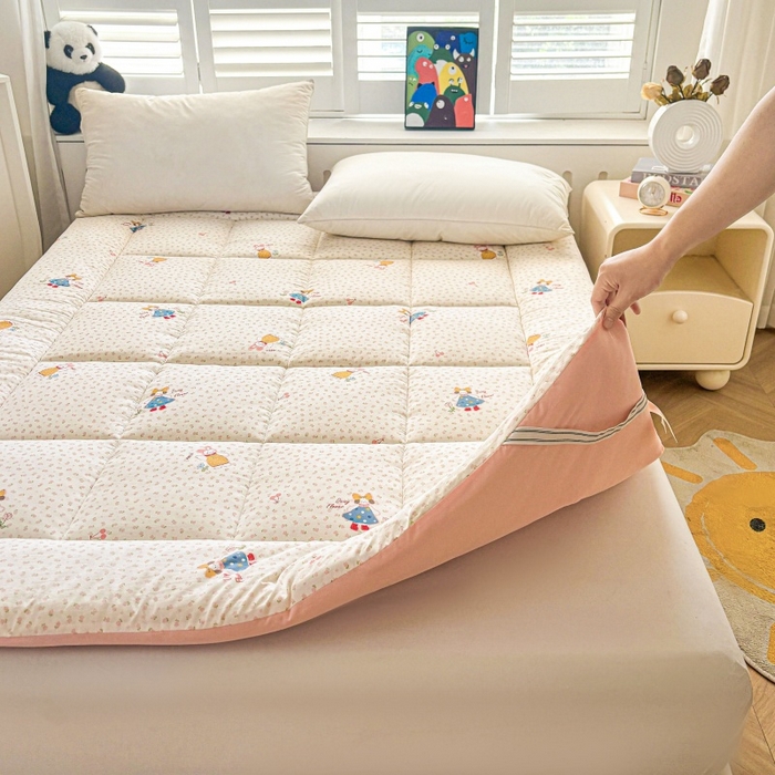 91家纺网 家纺一手货源 找家纺 魅图家纺 2025新款A类云朵棉印花棉花软床垫床褥子 玫瑰女孩