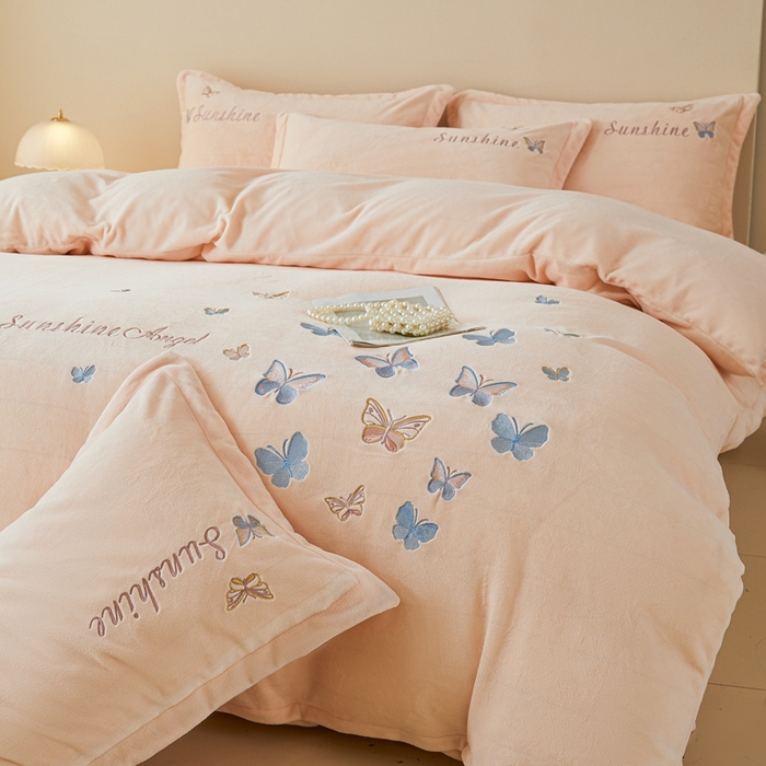 91家纺网 家纺一手货源 找家纺 （总）莱越家纺 2025秋冬新款蝴蝶刺绣牛奶绒四件套