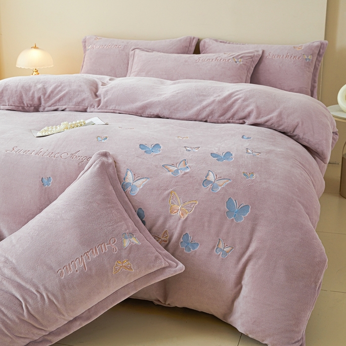 91家纺网 家纺一手货源 找家纺 （总）莱越家纺 2025秋冬新款蝴蝶刺绣牛奶绒四件套