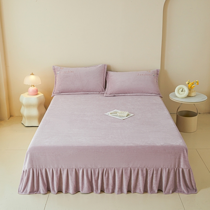 91家纺网 家纺一手货源 找家纺 莱越家纺 2025秋冬新款蝴蝶刺绣牛奶绒四件套 刺绣蝴蝶款-典雅紫